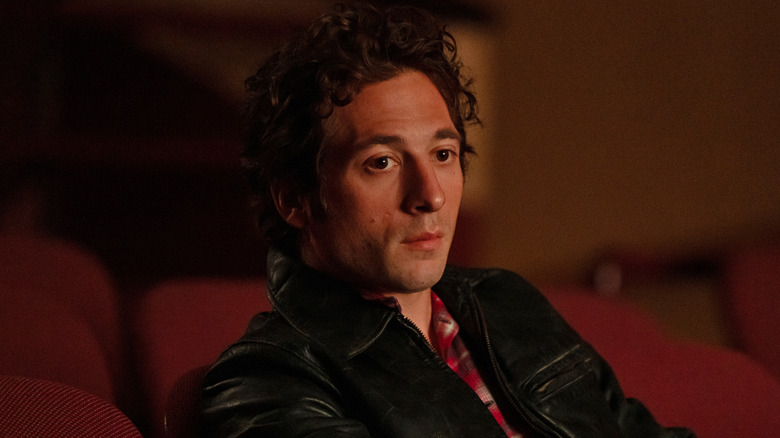 Bruce Springsteen broods in an empty theater in "Springsteen: Deliver Me From Nowhere" (2025)