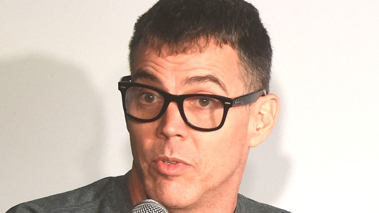 Steve-O talking into a microphone