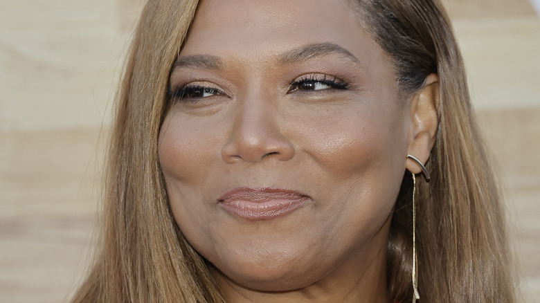 Queen Latifah smiling