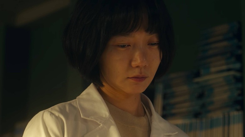 Doctor Song Ji-an receiving an offer