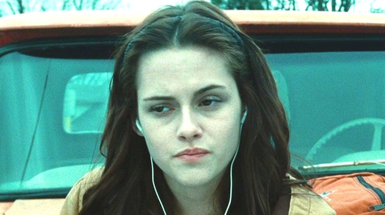 Why The First Twilight Film Looks So Different From The Rest Of The Series