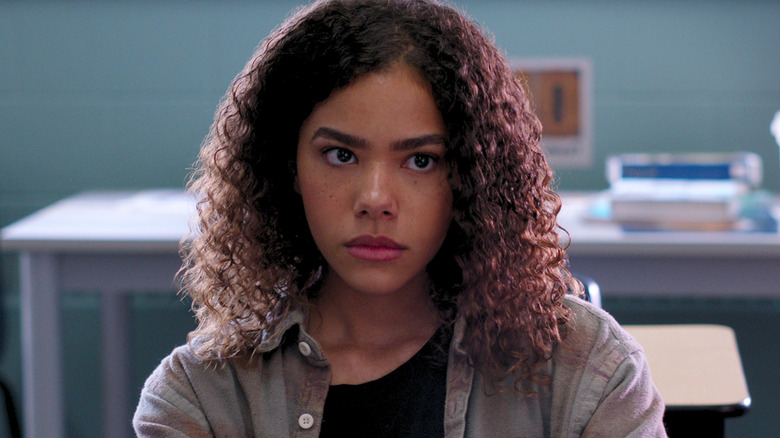 Ginny looks concerned in "Ginny & Georgia" (2021-2025)