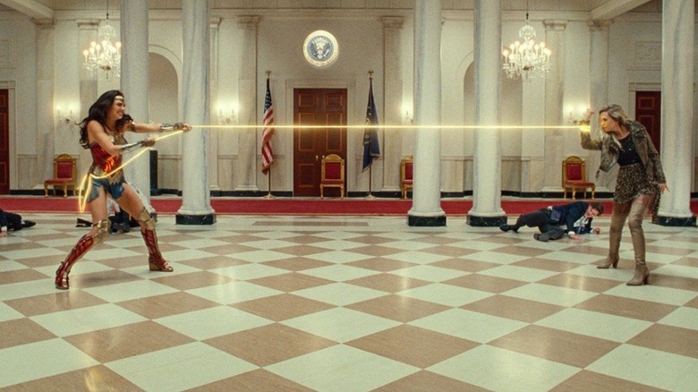 Wonder Woman fighting Cheetah