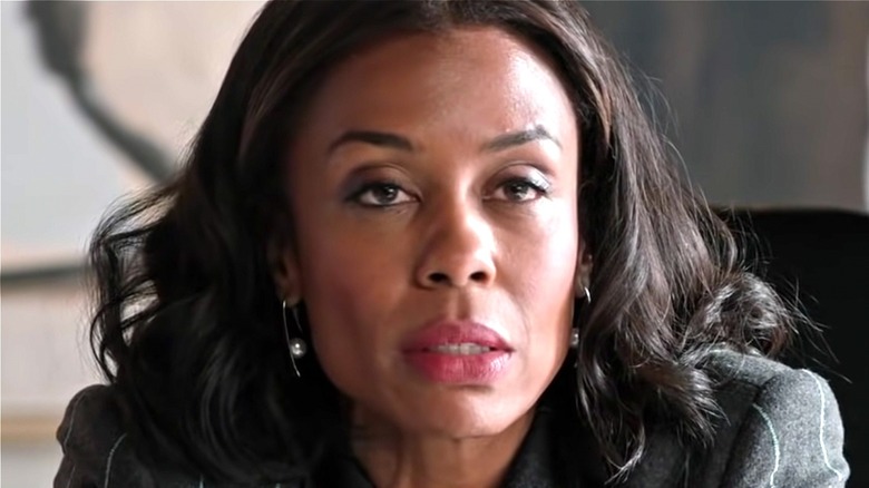 Karen Pittman sneers as Willa Hayes