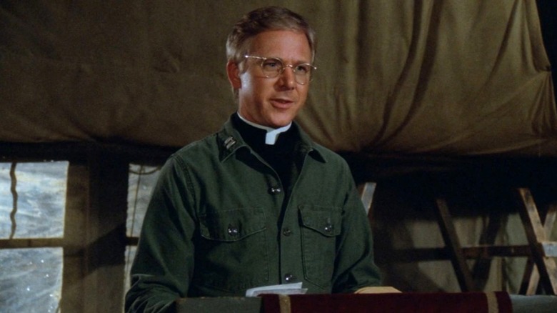 Father Mulcahy stands at the pulpit in M*A*S*H (1976)
