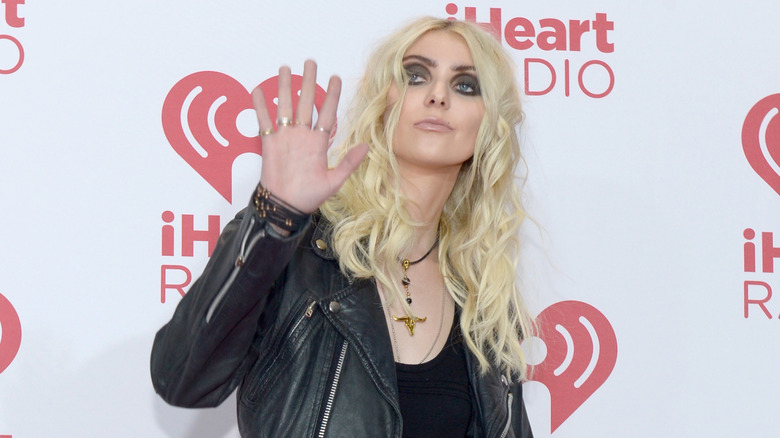 Taylor Momsen waving