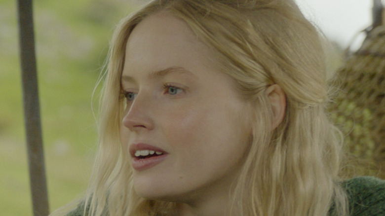 Ellie Bamber as Dove speaking in Willow