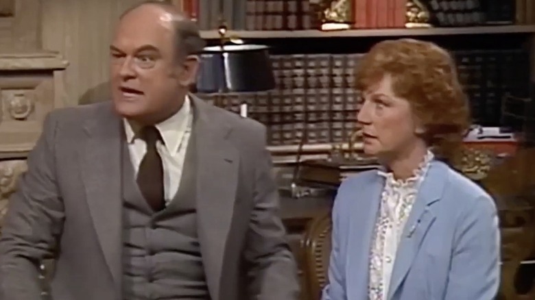 Arthur Carlson yells while Carmen looks at him on WKRP in Cincinnati