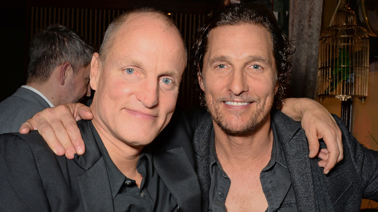 McConaughey and Harrelson pose