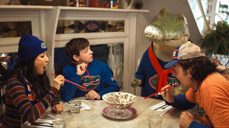 Lyle eating desert with his family in Lyle, Lyle, Crocodile (2022)