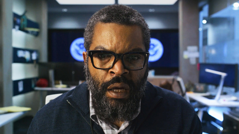 Will Radford (Ice Cube) looking agog in "War of the Worlds" (2025).