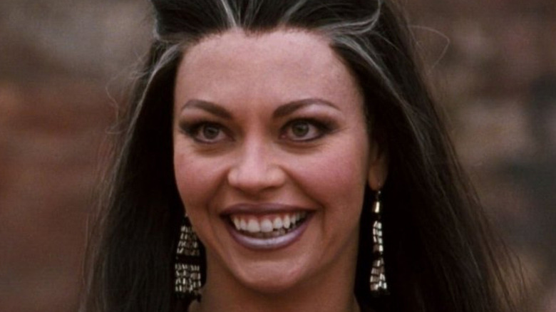 Sindel smiles menacingly in 'Mortal Kombat: Annihilation' (1997)