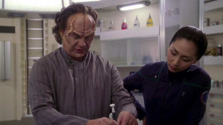 Phlox and Hoshi treat Sluggo the space slug on Star Trek: Enterprise (2001 - 2005)
