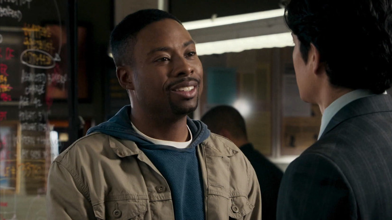 James Carter speaking to Jonathan Lee in Rush Hour