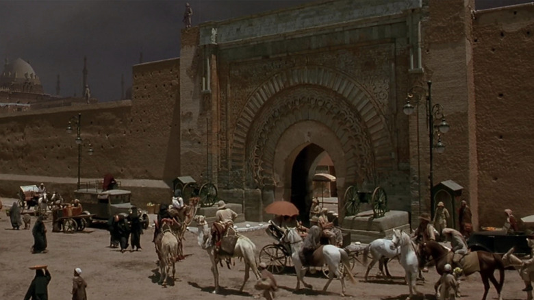 An exterior shot of 'Cairo' in The Mummy