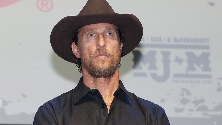 Kovboy şapkasında Matthew McConaughey
