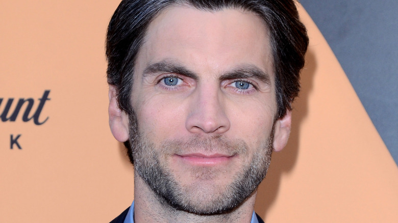 Wes Bentley smiling at event