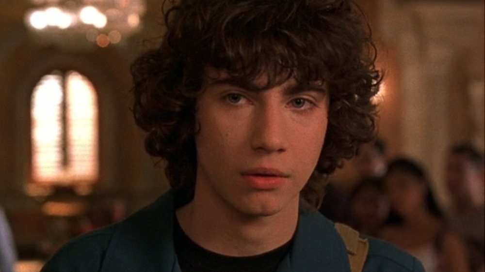 Teenage Gordo with curly hair