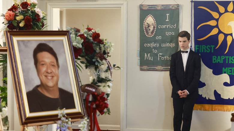 Sheldon in a suit at his dad's memorial in "Young Sheldon"