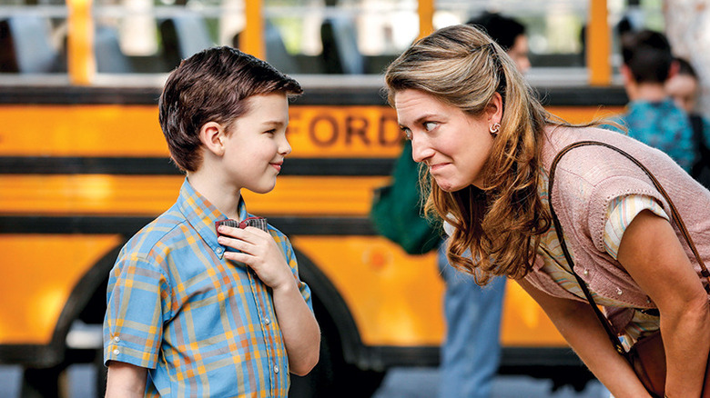 Sheldon Cooper and Mary Cooper in front of bus