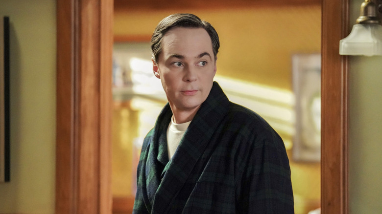 Sheldon wearing robe in house