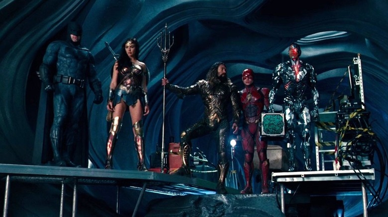 Batman stands by Wonder Woman, Aquaman, The Flash, and Cyborg