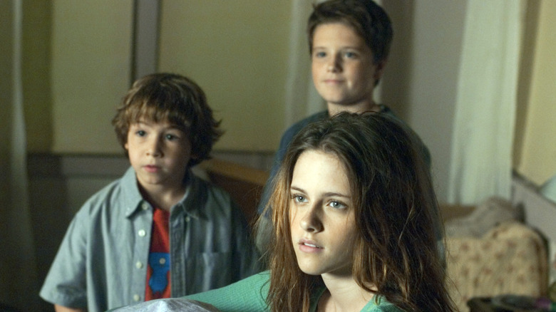 Danny, Walter, and Lisa listen attentively in "Zathura" (2005)