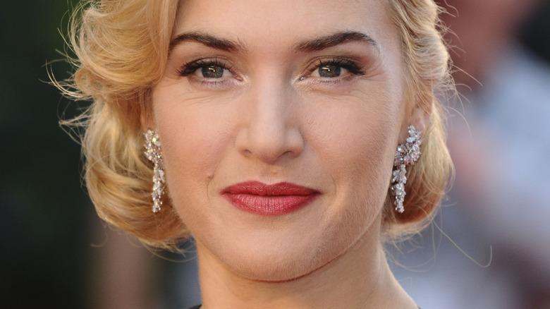 Kate Winslet smiling with Earrings