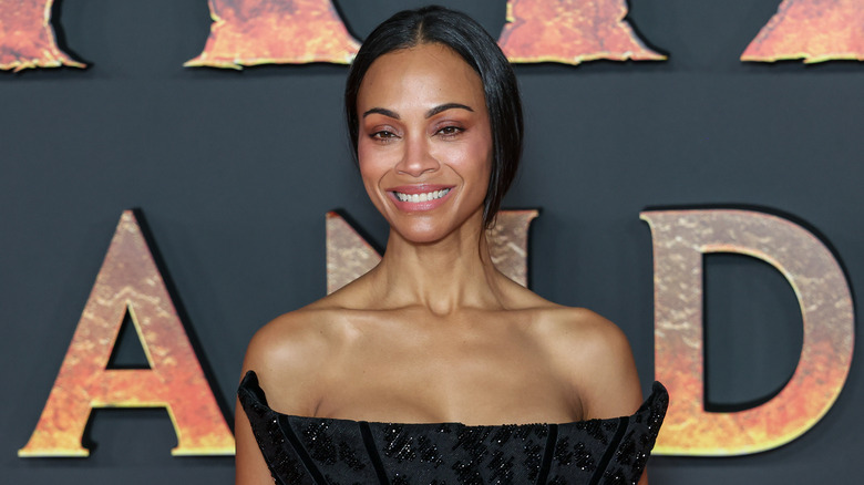 Zoe Saldaña smiling at the Avatar: Fire and Ash premiere