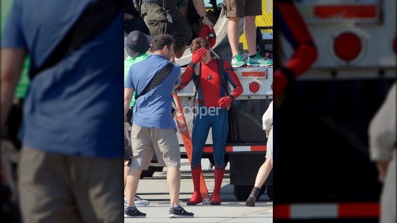 exclusive spider-man homecoming photos