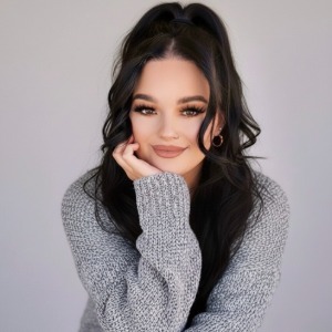 Photo of Lindsay Ray